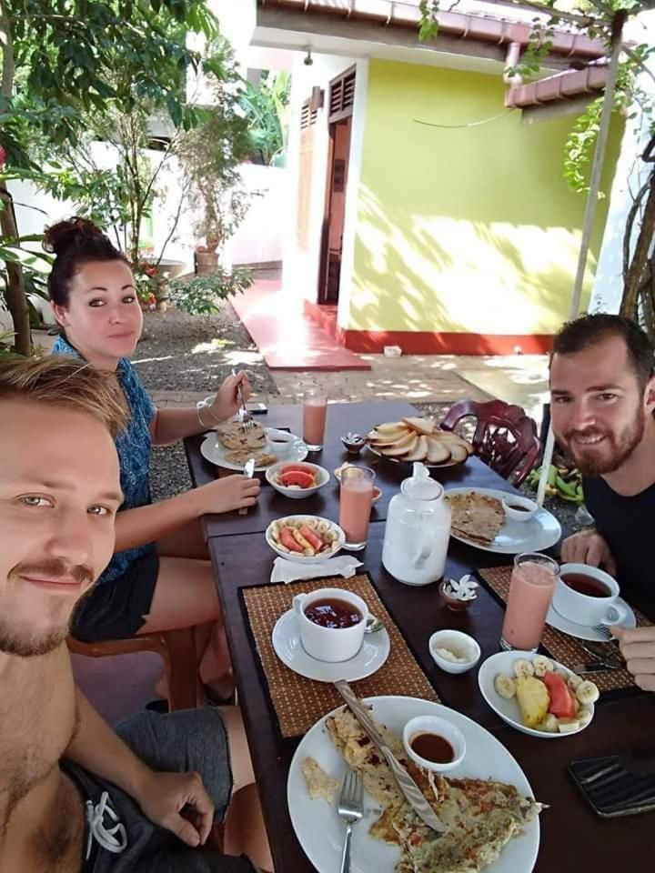 Bakery Family Guest House Mirissa Exteriör bild