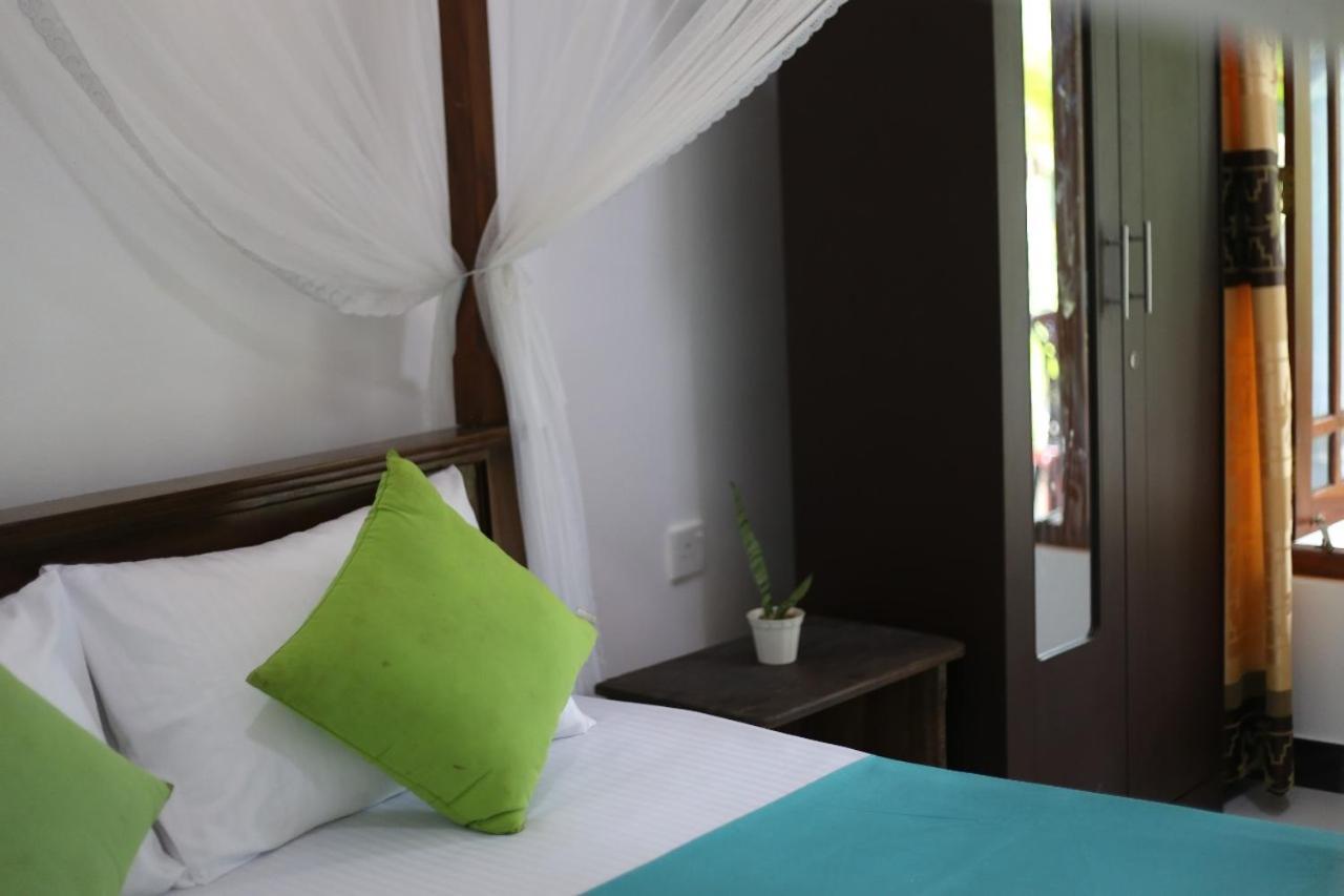 Bakery Family Guest House Mirissa Rum bild