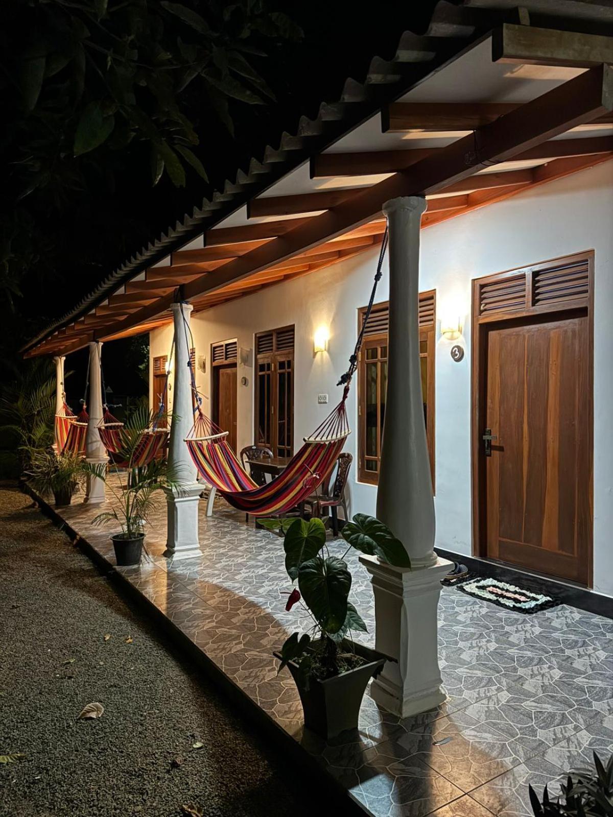 Bakery Family Guest House Mirissa Exteriör bild